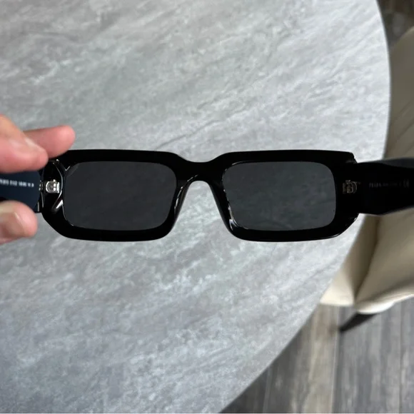 Prada black sunglasses - Picture 6 of 10
